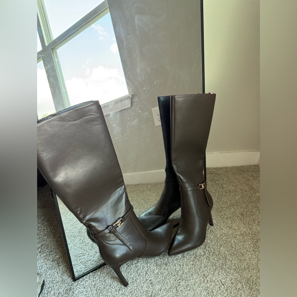 Women's Knee-High Fashion Boots in Dark Brown nwot size 7